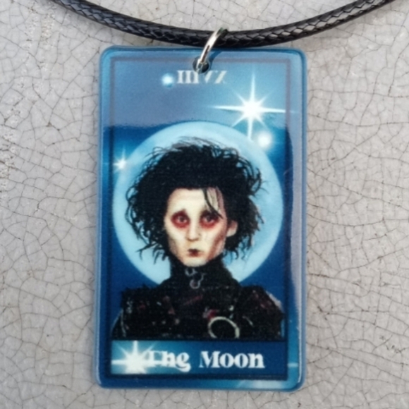 2/$10 Edward Scissorhands Tarot Card Necklace NWT - Picture 1 of 5